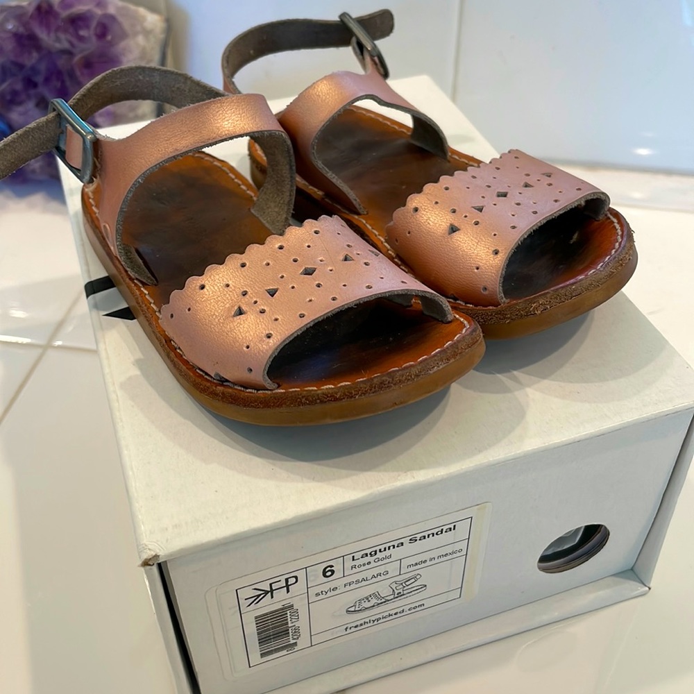 Freshly Picked Laguna Sandal. Size 6. Rose Gold.